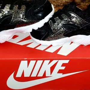 Toddler size 6 unisex  Nike Hurache  shoes